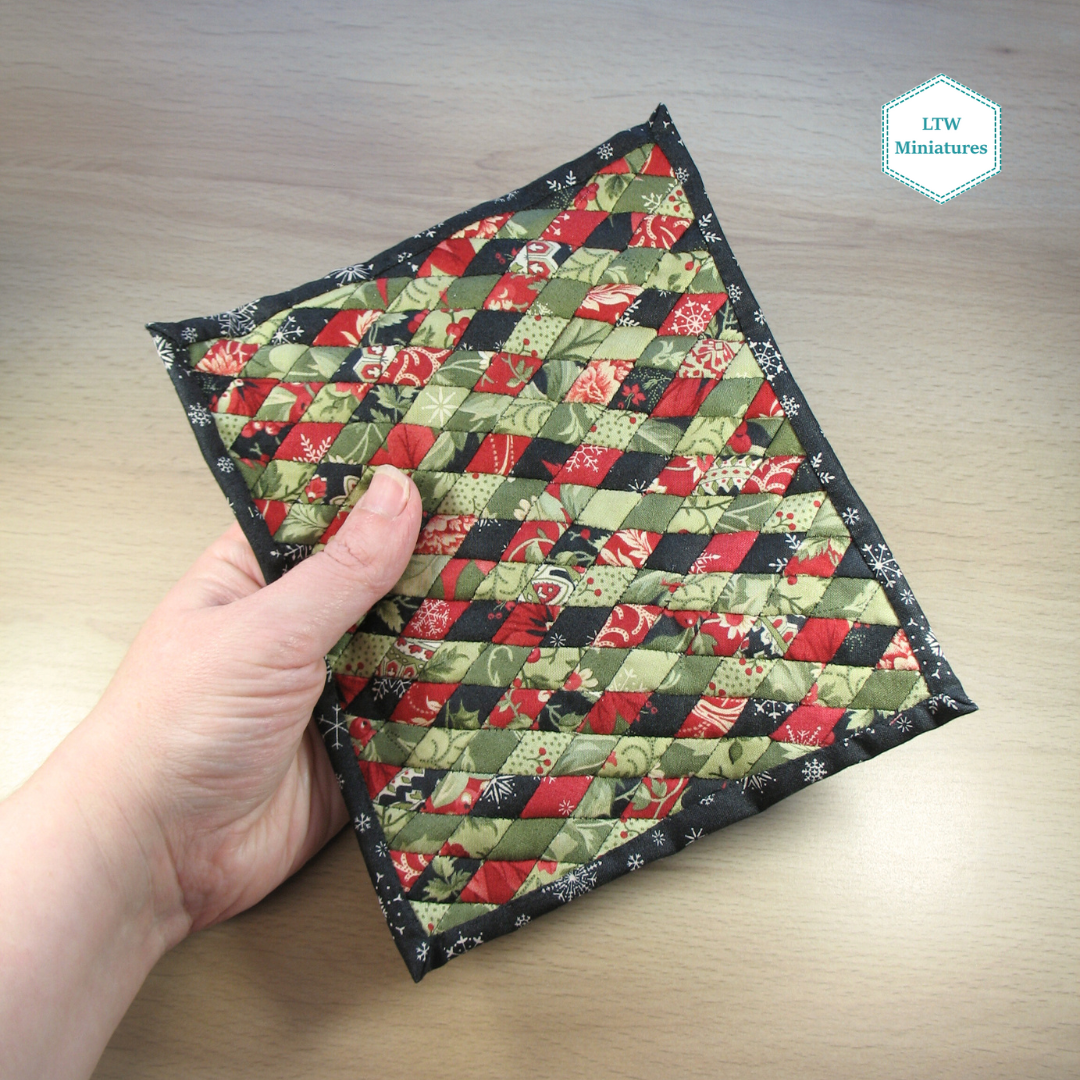 Christmas Dollhouse Miniature Quilt - Dark Diamonds - and Pillows for 1:12 Double Bed