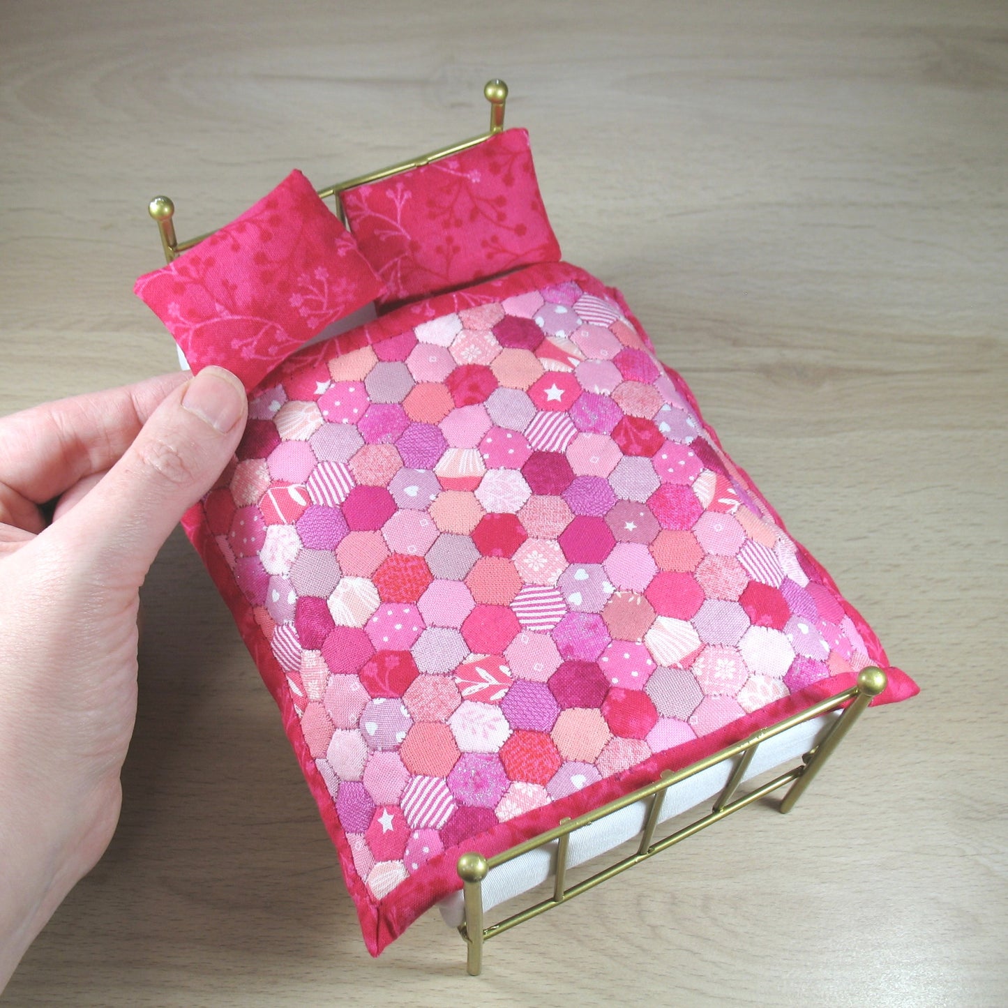 Bright Pink Single Quilt and Pillows for 1:12 Dollhouse