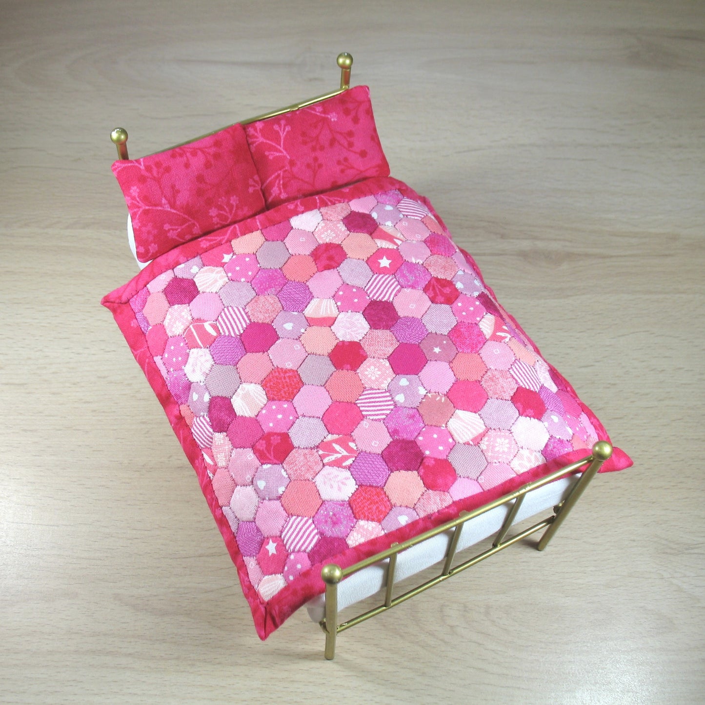 Bright Pink Single Quilt and Pillows for 1:12 Dollhouse