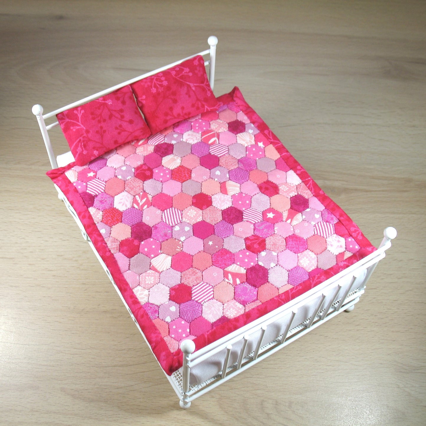 Bright Pink Single Quilt and Pillows for 1:12 Dollhouse