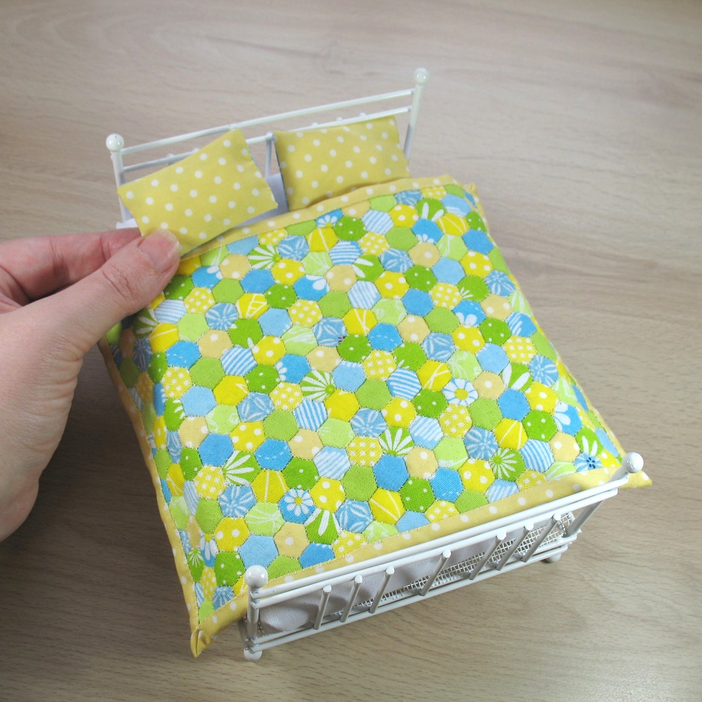Summer Heat 1/4" Hexies Double Quilt and Pillows for 1:12 Dollhouse