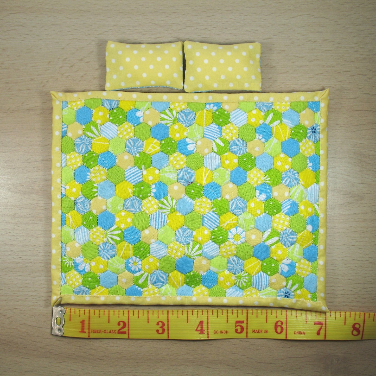 Summer Heat 1/4" Hexies Double Quilt and Pillows for 1:12 Dollhouse