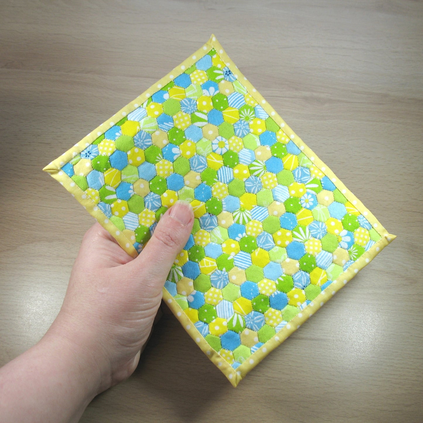 Summer Heat 1/4" Hexies Double Quilt and Pillows for 1:12 Dollhouse