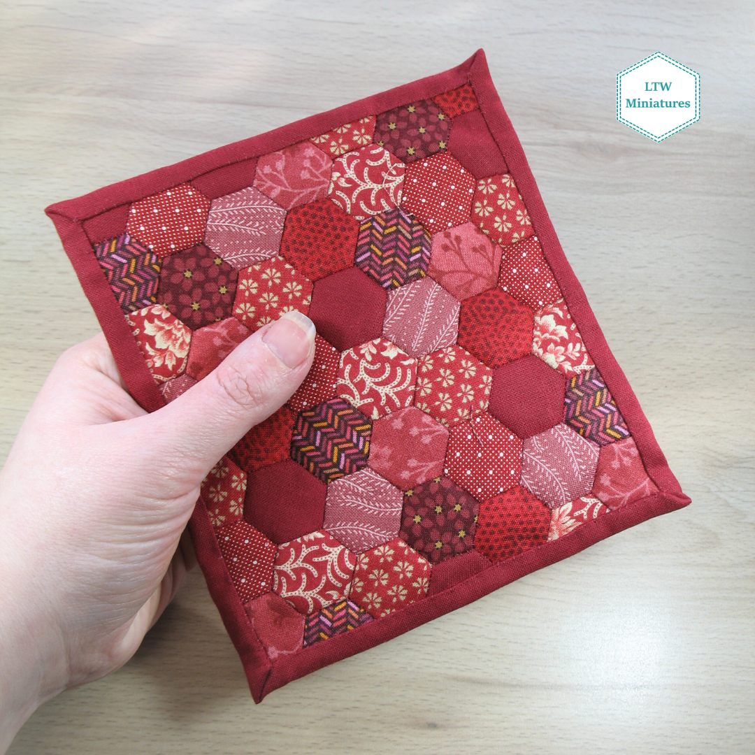 Red Hexies Single Quilt and Pillows for 1:12 Dollhouse