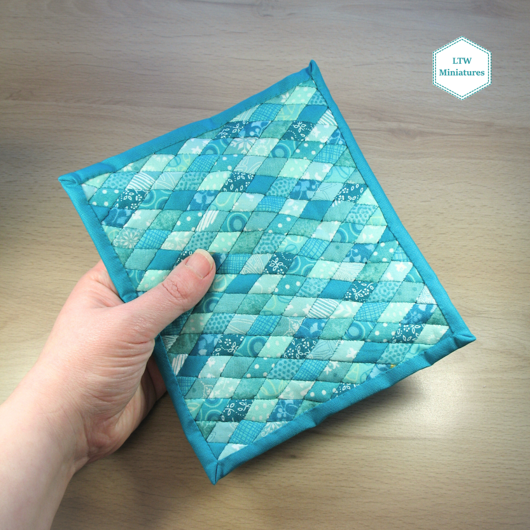 Turquoise Diamonds Double Quilt and Pillows for 1:12 Dollhouse