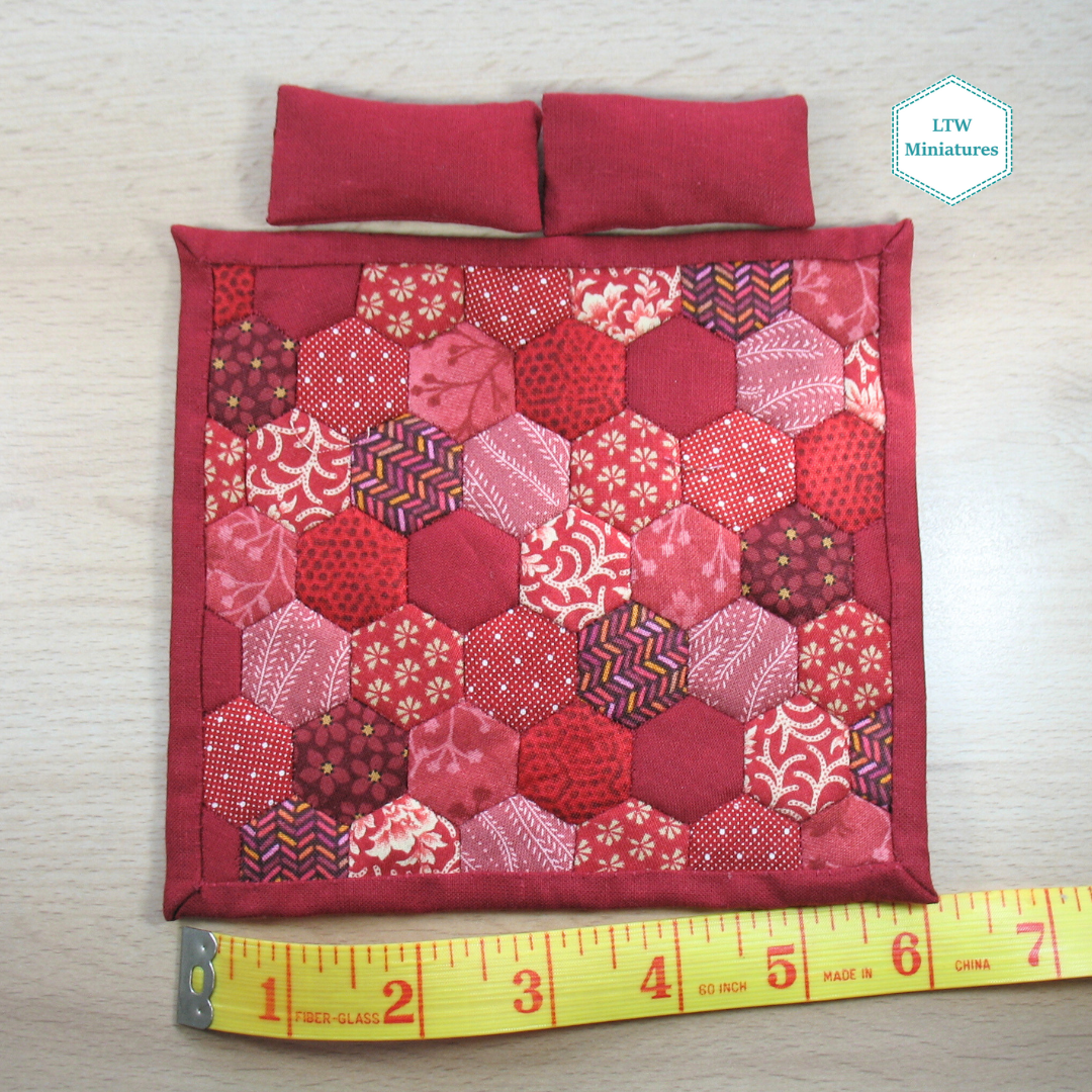 Red Hexies Single Quilt and Pillows for 1:12 Dollhouse