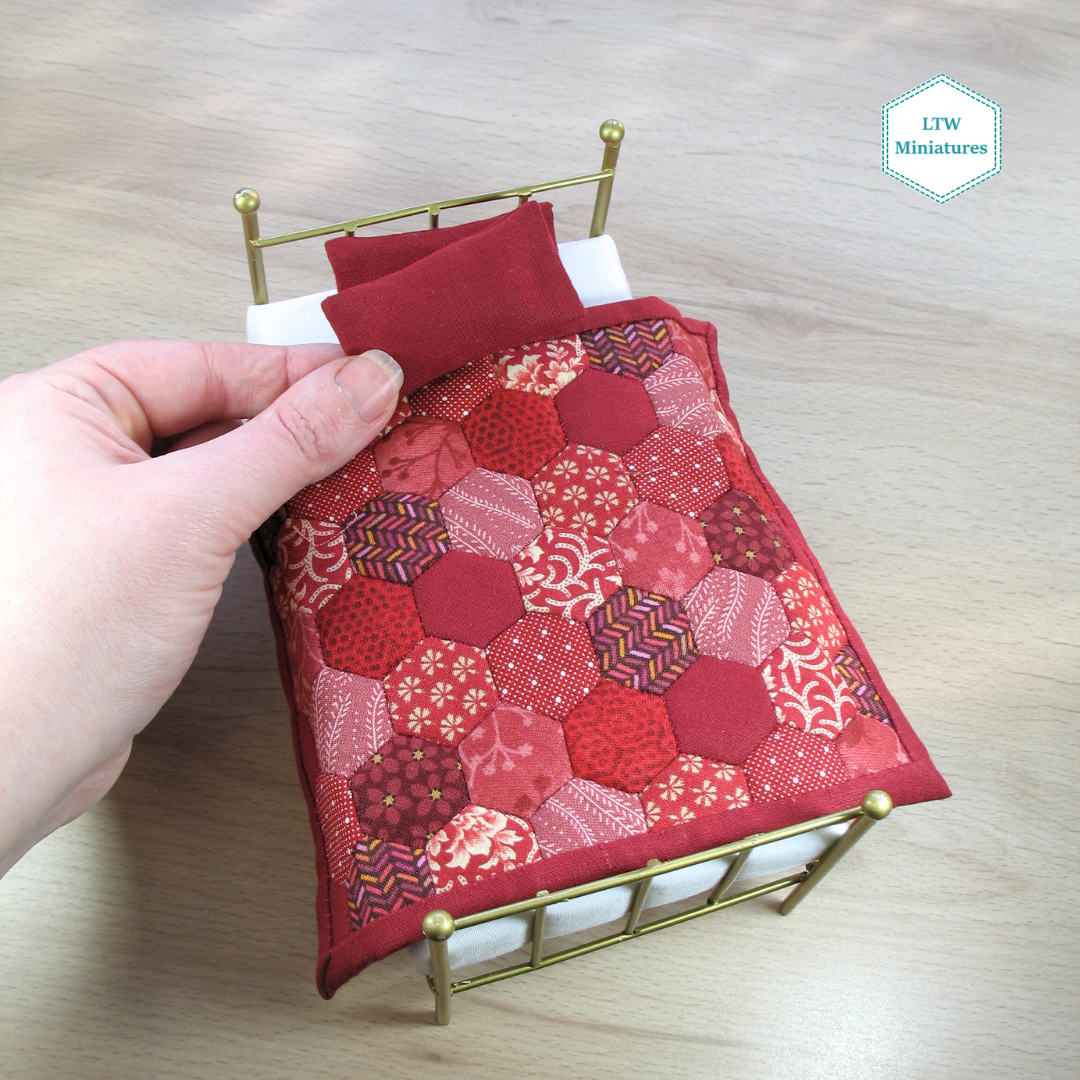 Red Hexies Single Quilt and Pillows for 1:12 Dollhouse
