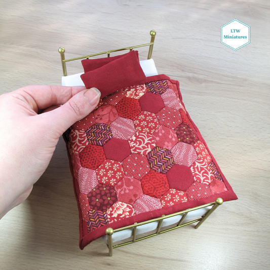 Red Hexies Single Quilt and Pillows for 1:12 Dollhouse