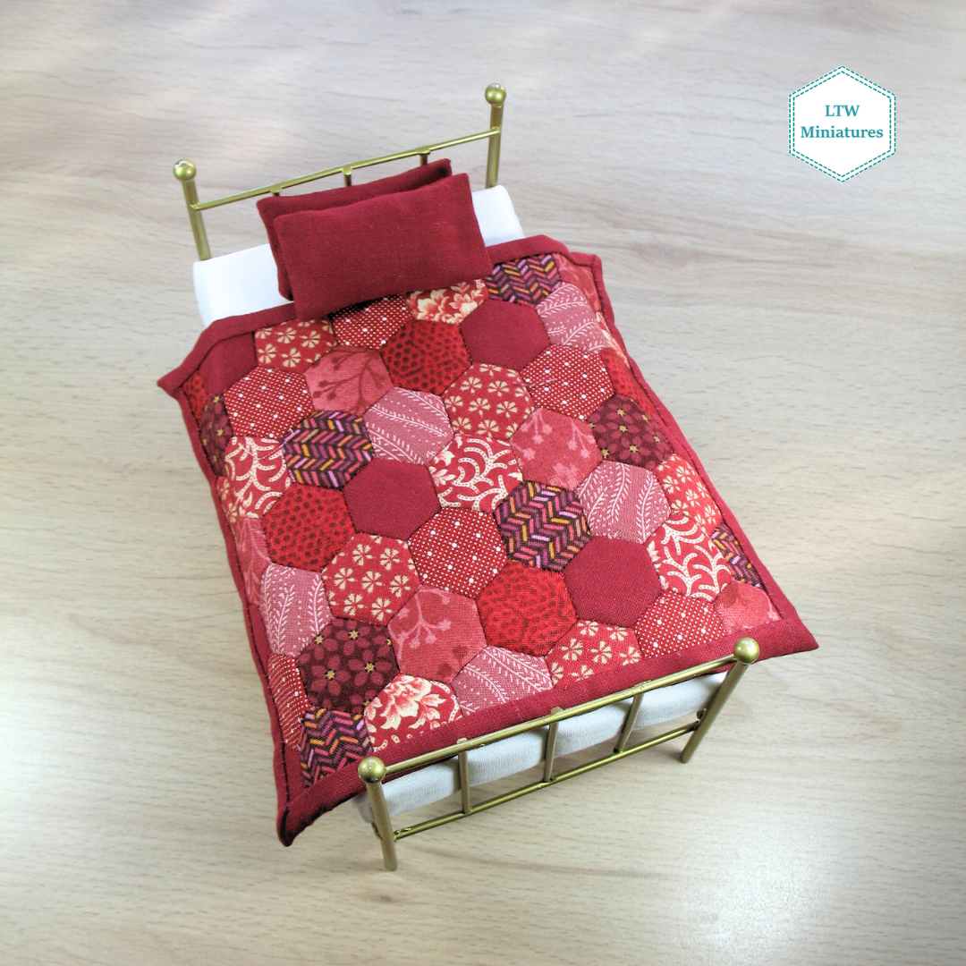 Red Hexies Single Quilt and Pillows for 1:12 Dollhouse