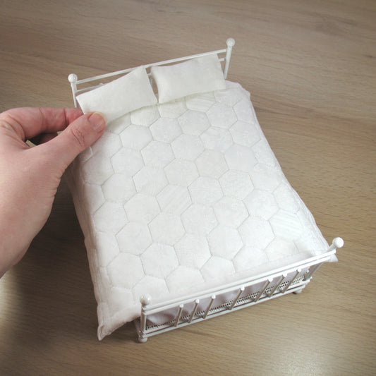 White Hexies Double Quilt and Pillows for 1:12 Dollhouse